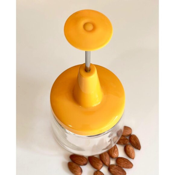 Vintage Nut~Spice Chopper Plugger Style by Androck Canada - Picture 6 of 10